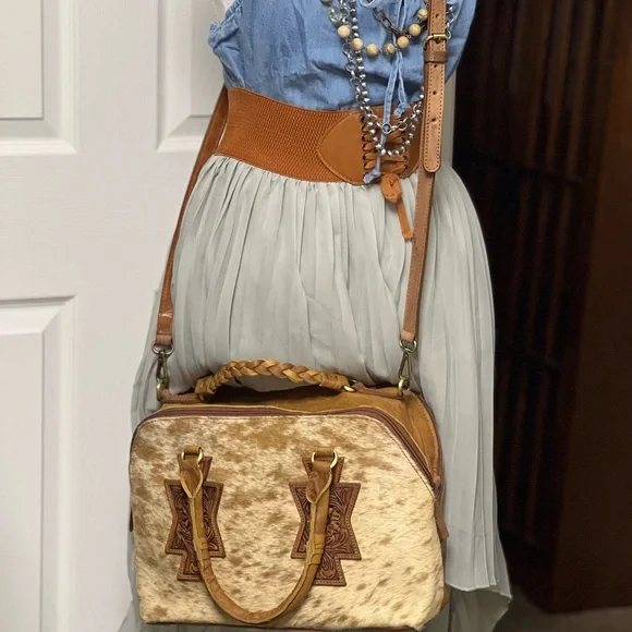 American Darling Tan and Brown Crossbody Bag dual CC - Picture 3 of 11